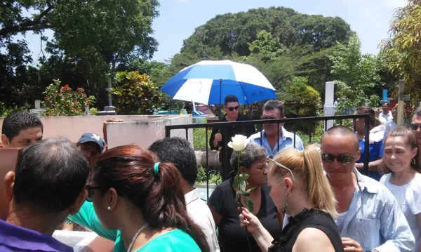 Entierro de Doña Angela Tenorio Solari.